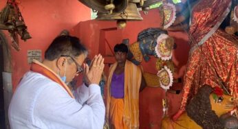 ঝাড়গ্রাম ঢোকার আগে গুপ্তমনি মন্দিরে পুজো দিলেন মুকুল রায় ও কৈলাশ বিজয়বর্গীয়