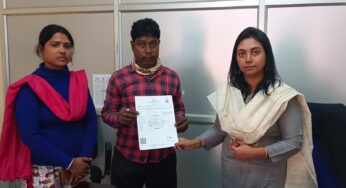 ঝাড়গ্রাম জেলা আইনি পরিষেবা কর্তৃপক্ষের হস্তক্ষেপে মাত্র ৫ দিনেই মায়ের মৃত্যুর শংসাপত্র হাতে পেলেন মহাপালের ১ ব্যক্তি