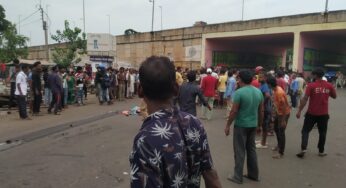 লরির চাকায় পিষ্ট হয়ে মৃত্যু হল মায়ের, হাসপাতালে চিকিৎসাধীন মেয়ে